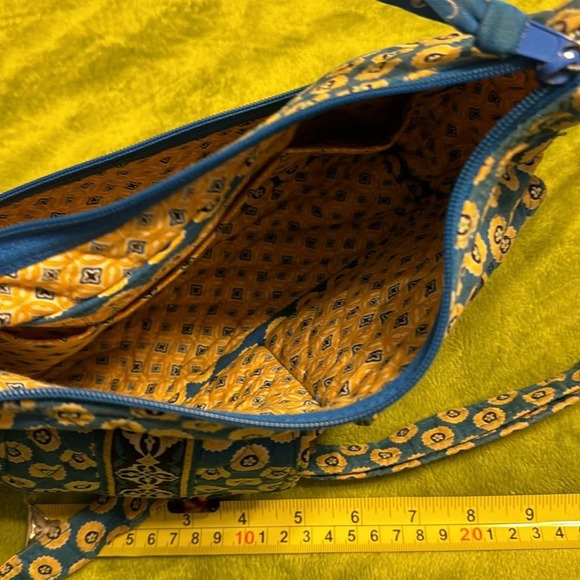 Well loved Vera Bradley Purse, see photos for signs of wear - Picture 5 of 6